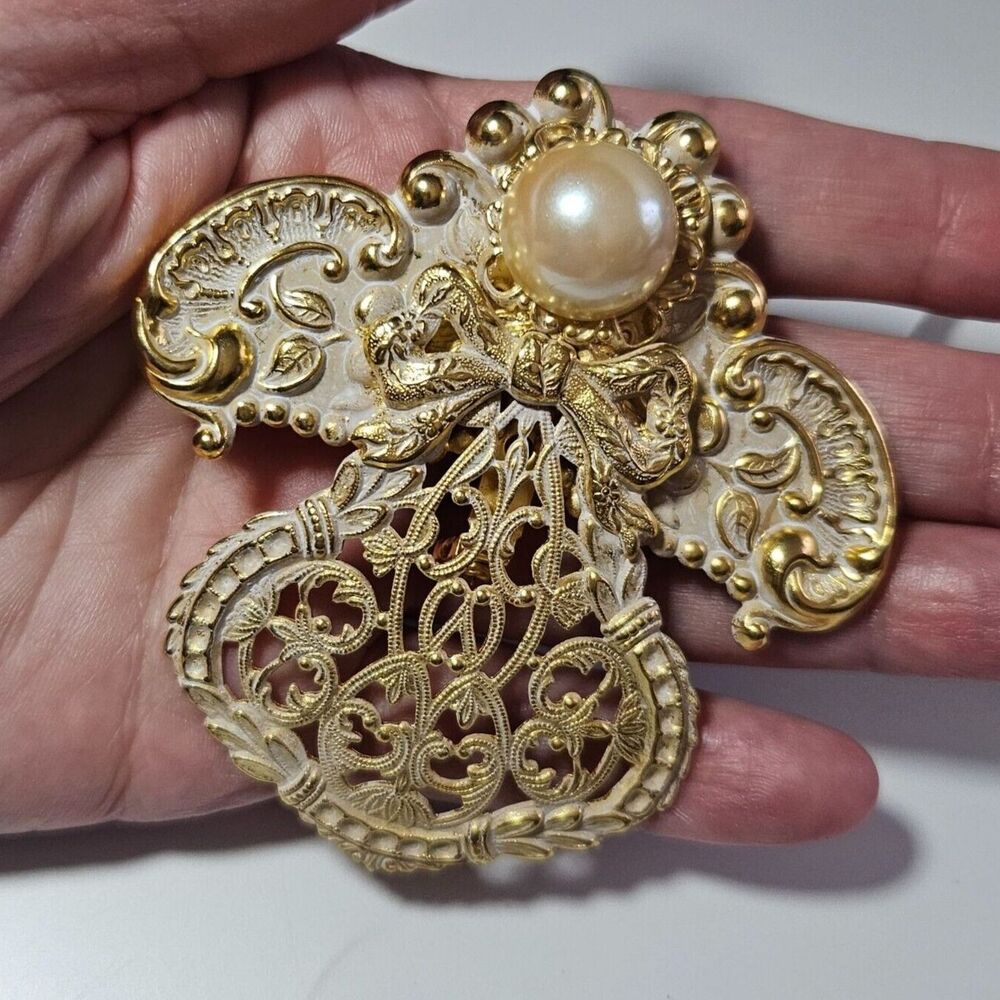Jane gold tone angle brooch